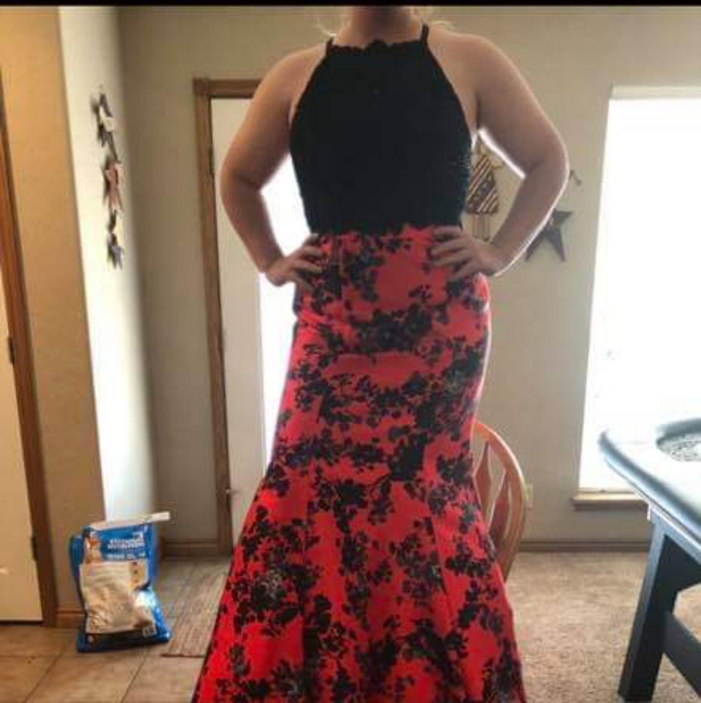 Val Stefani 2 piece size 14 $125